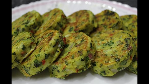 बनवा पालक आलू टिक्की रेसिपी