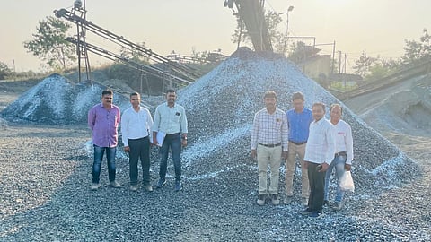 जिल्हाधिकारी एक्शन मोडवर; अवैधरित्या दोन स्टोन क्रशर सील,जामठा येथील खदानीवर पथकाची धाड