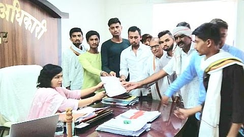 "गुजरात तुपाशी,महाराष्ट्र उपाशी" गुजरातला गेलेले प्रकल्प परत आणा