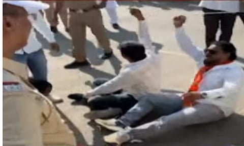 मनसेसैनिकांचा ताफा पोलिसांनी चिखलीत अडवला; नितीन सरदेसाईंना घेतले ताब्यात