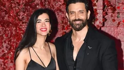 हृतिकने गर्लफ्रेंड सबाला दिल्या वाढदिवसाच्या दिवशी अनोख्या शुभेच्छा: नेटकरी म्हणाले- ही तुझी मुलगी आहे का?