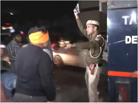 श्रद्धाची हत्या करणाऱ्या आफताबवर संतप्त जमावाकडून तलवारीनं हल्ला करण्याचा प्रयत्न