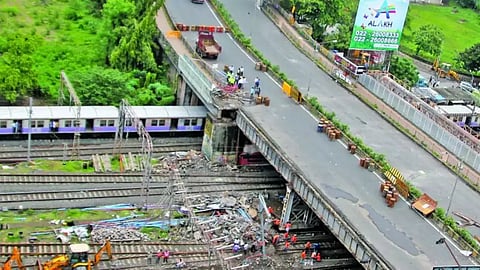 Gopal Krishna Gokhale Bridge in Andheri