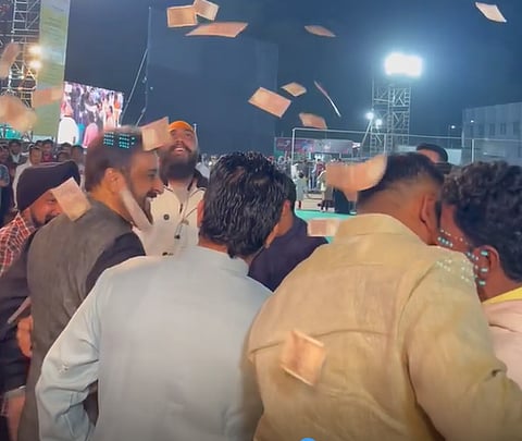 खासदार इम्तियाज जलील यांच्यावर पडला पैशांचा पाऊस, कव्वालीच्या कार्यक्रमात पैशांची उधळण