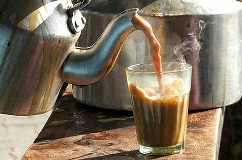 थंड चहा पुन्हा गरम करून पिणे योग्य आहे का? हे करण्यापूर्वी जाणून घ्या