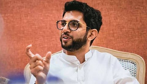 ठाकरे गटाला मोठा धक्का; युवतीसेनेच्या 35 पदाधिकाऱ्यांचा राजीनामा