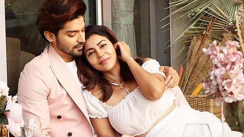 गुरमीत चौधरी-देबिना बॅनर्जी यांनी आपल्या नवजात बाळाचे स्वागत अनोख्या अंदाजात करून चाहत्यांना दिली गोड बातमी