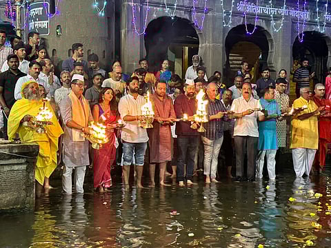 गोदावरी चित्रपटाची टीम पोहचली नदीसाठी नदीकाठी नाशिकमध्ये