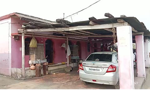 काय सांगता! स्वयंपाकघर तेलंगणात तर बैठक खोली महाराष्ट्रात; 'या' अनोख्या घराची तुफान चर्चा!