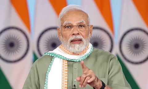 कोरोनाच्या पार्श्वभूमीवर केंद्रांचा राज्यांना अलर्ट; नववर्षाच्या सेलिब्रेशनमध्ये घ्या 'ही' खबरदारी