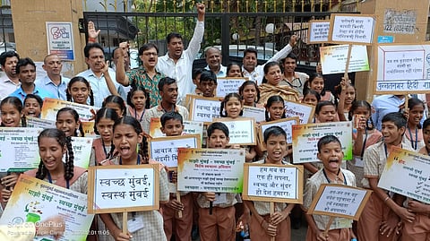 ‘माझी मुंबई, स्वच्छ मुंबई’च्या जनजागृतीसाठी विद्यार्थ्यांची प्रभातफेरी; सुनिल बर्वेंचा सहभाग