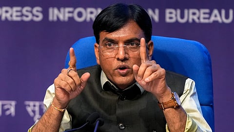 देशात पुन्हा कोरोना निर्बंध लागणार? आज केंद्रीय आरोग्य मंत्र्यांनी बोलावली महत्त्वाची बैठक