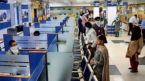 बँका सलग चार दिवस बंद राहण्याची शक्यता; कर्मचारी संघटना आक्रमक