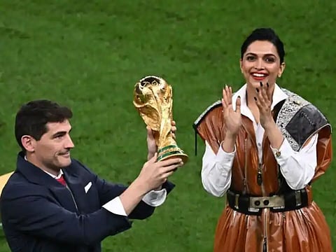 अनावरण करणारी दीपिका पादुकोण जगातील पहिली अभिनेत्री!