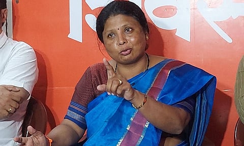 म्हणून उद्धव ठाकरे यांच्याकडे मुख्यमंत्री पद दिले - सुषमा अंधारे