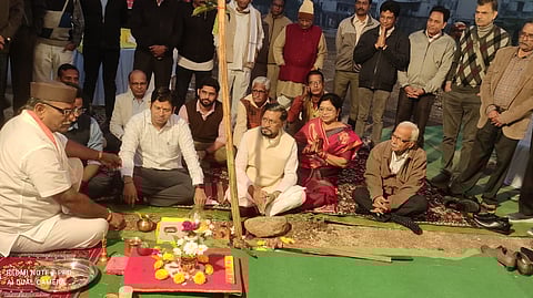 अखिल भारतीय मराठी साहित्य संमेलनाच्या मंडप उभारणीचे भूमिपूजन, जिल्हाधिकारी व मान्यवरांची उपस्थिती