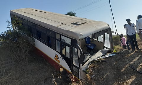 एसटी बसचा लातूरमध्ये भीषण अपघात, 42 प्रवासी जखमी