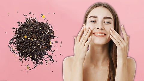 उरलेल्या चहा पावडरच्या मदतीने दूर करा डार्क सर्कल, जाणून घ्या फायदे आणि कसे वापरावे