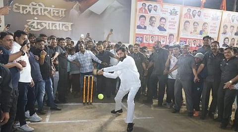 मुख्यमंत्री एकनाथ शिंदेंची क्रिकेटच्या पिचवर जोरदार फटकेबाजी