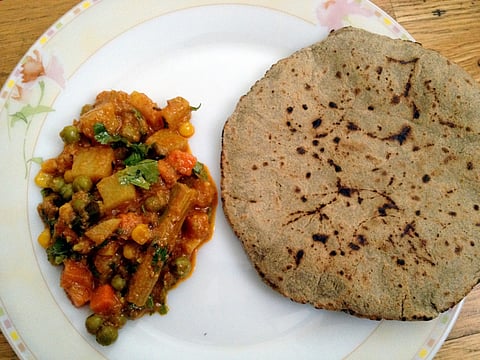 बनवा या पद्धतीने भोगीची स्पेशल भाजी; वाचा रेसिपी