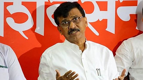 'राऊतांचे आडनाव बदलून संजय आगलावे असे ठेवायला पाहिजे'; शिंदे गटाची राऊतांवर जोरदार
टीका