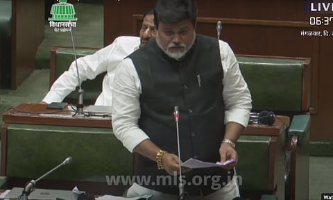 अखेर ठाण्यातील वादग्रस्त सहायक आयुक्तांचा कार्यभार काढला; उदय सामंतांची सभागृहात घोषणा