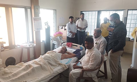 आमदार होताच रवींद्र धंगेकर गिरीश बापटांच्या भेटीला; प्रकृतीची केली विचारपूस