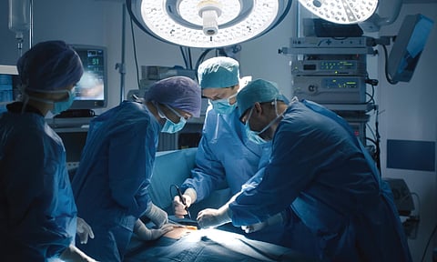 १० वर्षाच्या मुलीच्या पोटातून काढला १०० ग्रॅम वजनाचा केसांचा गोळा