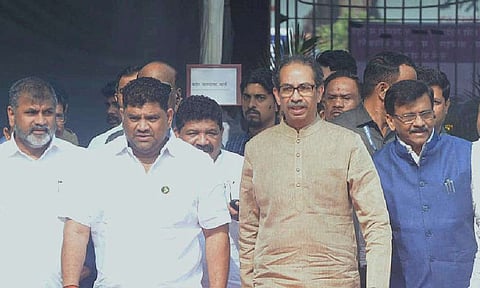 मी एकटा सत्ताधाऱ्यांना पुरुन उरलोय; उध्दव ठाकरेंना खंबीर साथ देणारे कोण आहेत वैभव नाईक?
