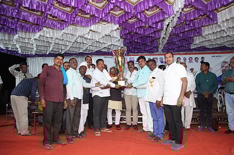 वर्ध्यात बैलगाडा शर्यतीत 'डोबरीया चपरी' बैलजोडीने पटकावलं पहिलं क्रमांक