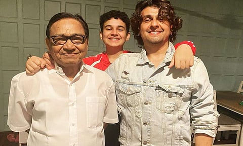 सोनू निगमच्या वडिलांच्या घरात ७२ लाखांची चोरी; तक्रार दाखल