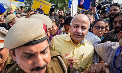 मनीष सिसोदियांच्या अडचणी वाढल्या! जामीन सुनावणीच्या एक दिवसाआधीच ईडीकडून अटक