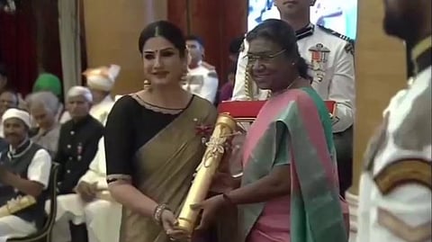 रवीना टंडन पद्मश्री पुरस्काराने सन्मानित; राष्ट्रपतींच्या हस्ते प्रदान