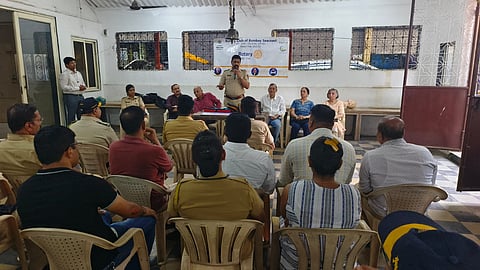 सांताक्रुज पोलीस ठाण्यात तज्ञ डॉक्टरांकडून पोलीस अधिकाऱ्यांना मार्गदर्शन