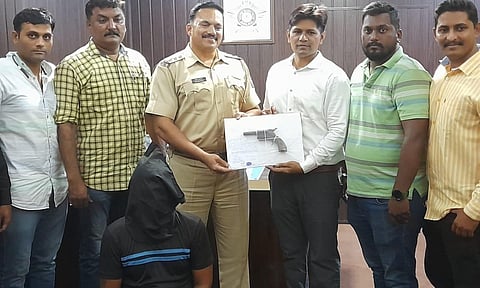 गावठी कट्टा बाळगणारा तरुण पोलिसांच्या ताब्यात