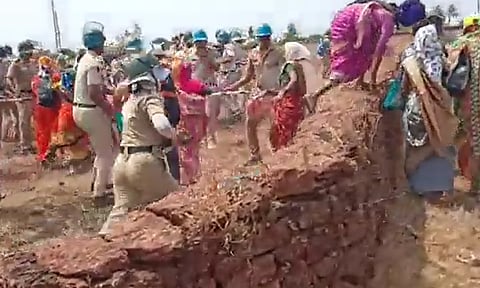 बारसू रिफायनरी आंदोलन चिघळले! आंदोलक आक्रमक, पोलिसांनी फोडल्या अश्रुधुराच्या नळकांड्या