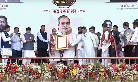 आप्पासाहेब धर्माधिकारी यांना अमित शहांच्या हस्ते महाराष्ट्र भूषण पुरस्कार प्रदान