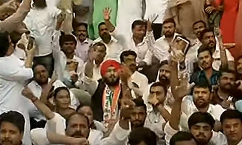 साहेब निर्णय मागे घ्या; राष्ट्रवादीचे कार्यकर्ते उपोषणावर