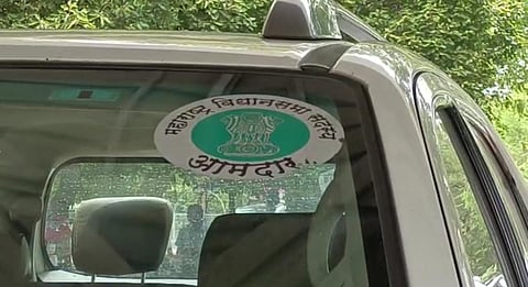 माजी आमदारांच्या वाहनांवर आमदारांचे स्टिकर लावून दिशाभूल ?