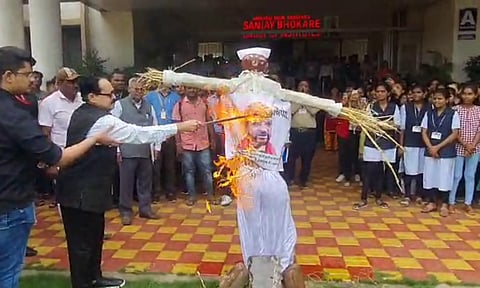 कुस्तीपटुंच्या आंदोलनास महाराष्ट्रातून पाठिंबा; ब्रिजभूषण सिंहांचा जाळला पुतळा