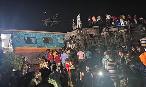 Odisha Train Accident: ओडिशात कोरोमंडल एक्सप्रेस ट्रेनचा भीषण अपघात; मृतांच्या नातेवाईकांना 12 लाखांची मदत जाहीर