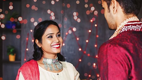 BhauBeej 2023 : भाऊबीजेला भावाला द्या 'या' खास भेटवस्तू