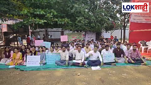 MPSCच्या यशस्वी विद्यार्थ्यांचा आझाद मैदानात ठिय्या