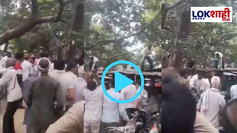 UP Video Viral News : आकाशातून अचानक पैशांचा पाऊस! लोकांची झुंबड उडाली; झाड, रस्ता म्हणू नका पत्र्यावर चढून गोळा करू लागले नोटा