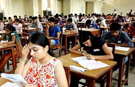 विद्यार्थ्यांनो परीक्षेत 'ही' चूक करणे पडेल महागात; तुमची पाच वर्षे जाणार वाया, वाचा