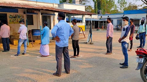 कोरोनाची वाढती भीती : प्रत्येकाचा एकच सूर, … अन्यथा लॉकडाऊन लागेल!