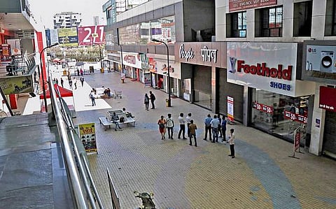 ‘या’ जिल्ह्यातील शाळा, कॉलेज, आठवडी बाजार 31 मार्चपर्यंत बंद!