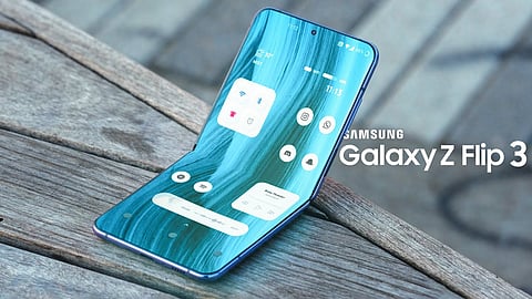 सॅमसंग कंपनीचा फोल्डेबल स्मार्टफोन लाँच