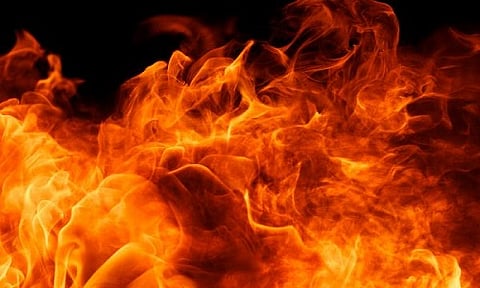 ठाण्यात पेप्सी आणि वेफर्सच्या गोदामाला आग