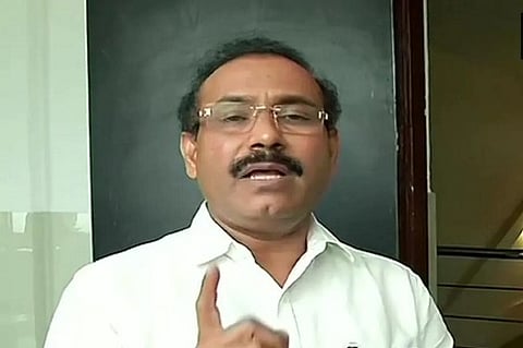 …म्हणून आरोग्यमंत्र्यांनी 30 दिवसांतच घेतला लसीचा दुसरा डोस